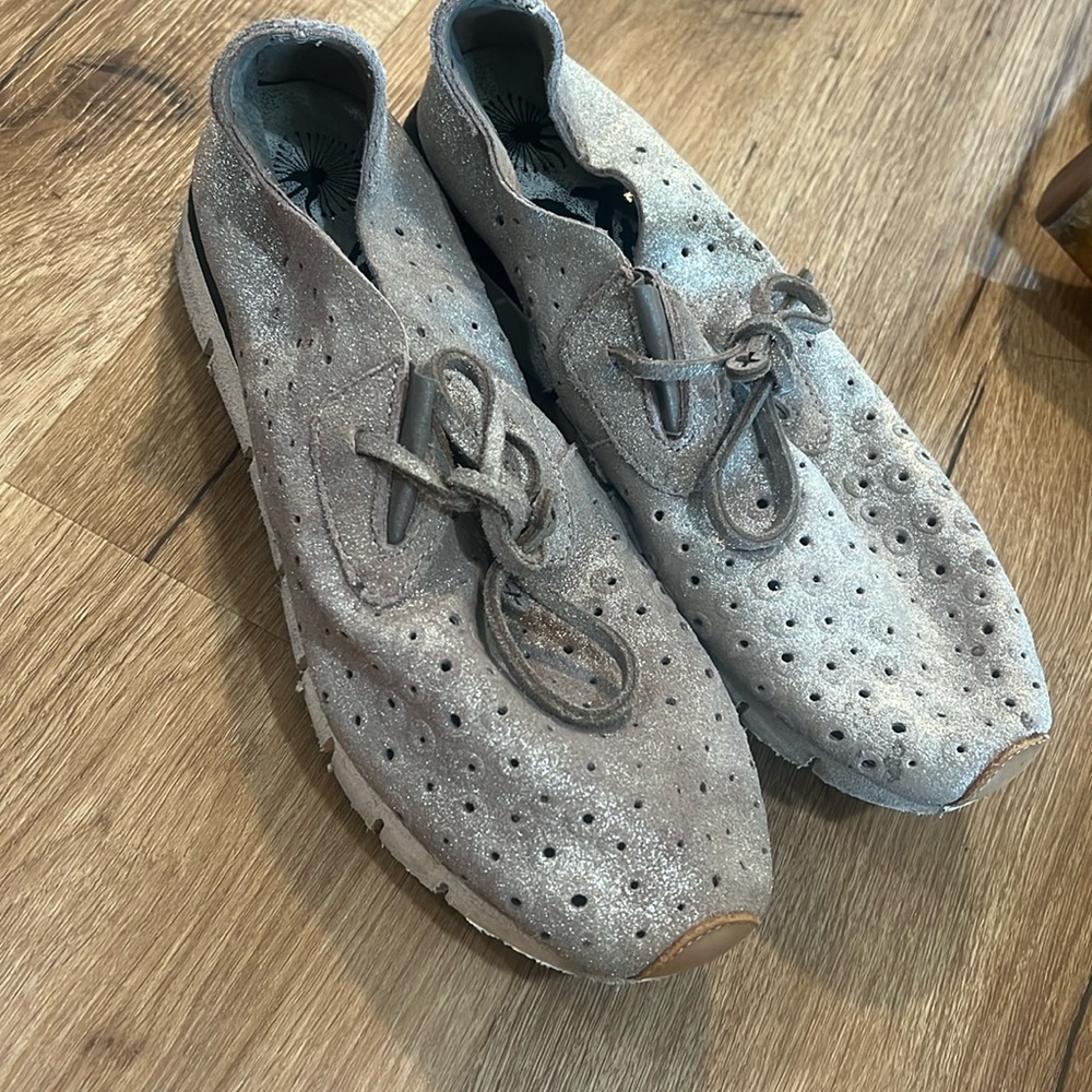 Otbt tennis shoes